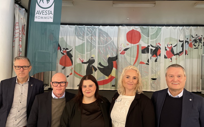 Tobias Åsell kommundirektör Avesta kommun, Johan Engstrand från Scania, Blerta Krenzi kommunstyrelsens ordförande Avesta, Sofie Jutner näringslivschef och Dan Lövgren  från Scania.