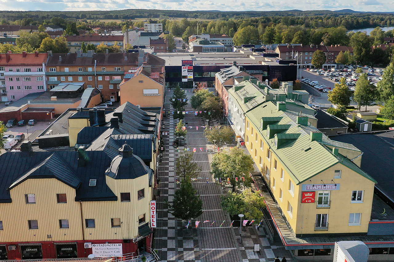 Flygbild över Avesta gågata