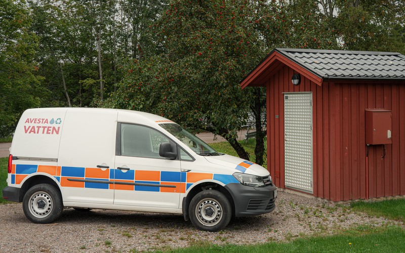 Bild med Avesta vatten-logga vid pumpstation