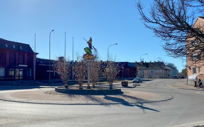Påsk utsmyckning i konstrondellen
