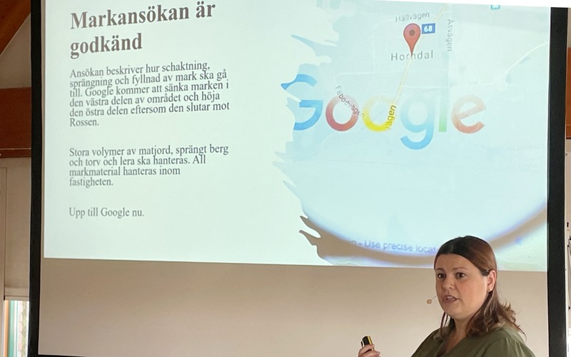 Blerta Krenzi, KSO, på maj månads företagarfrukost 2023, då hon meddelade att Googles första marklov var beviljat. Foto: Tillväxt Avesta