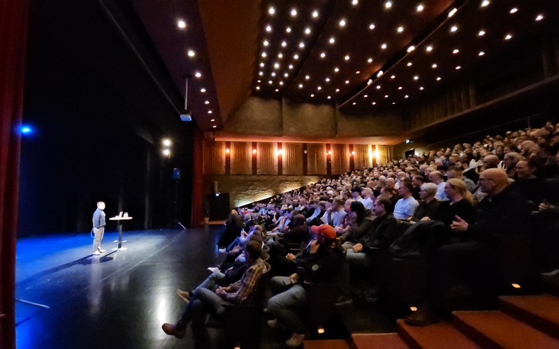 Avesta teater var näst intill fullsatt. Foto: Alexandra Brislund