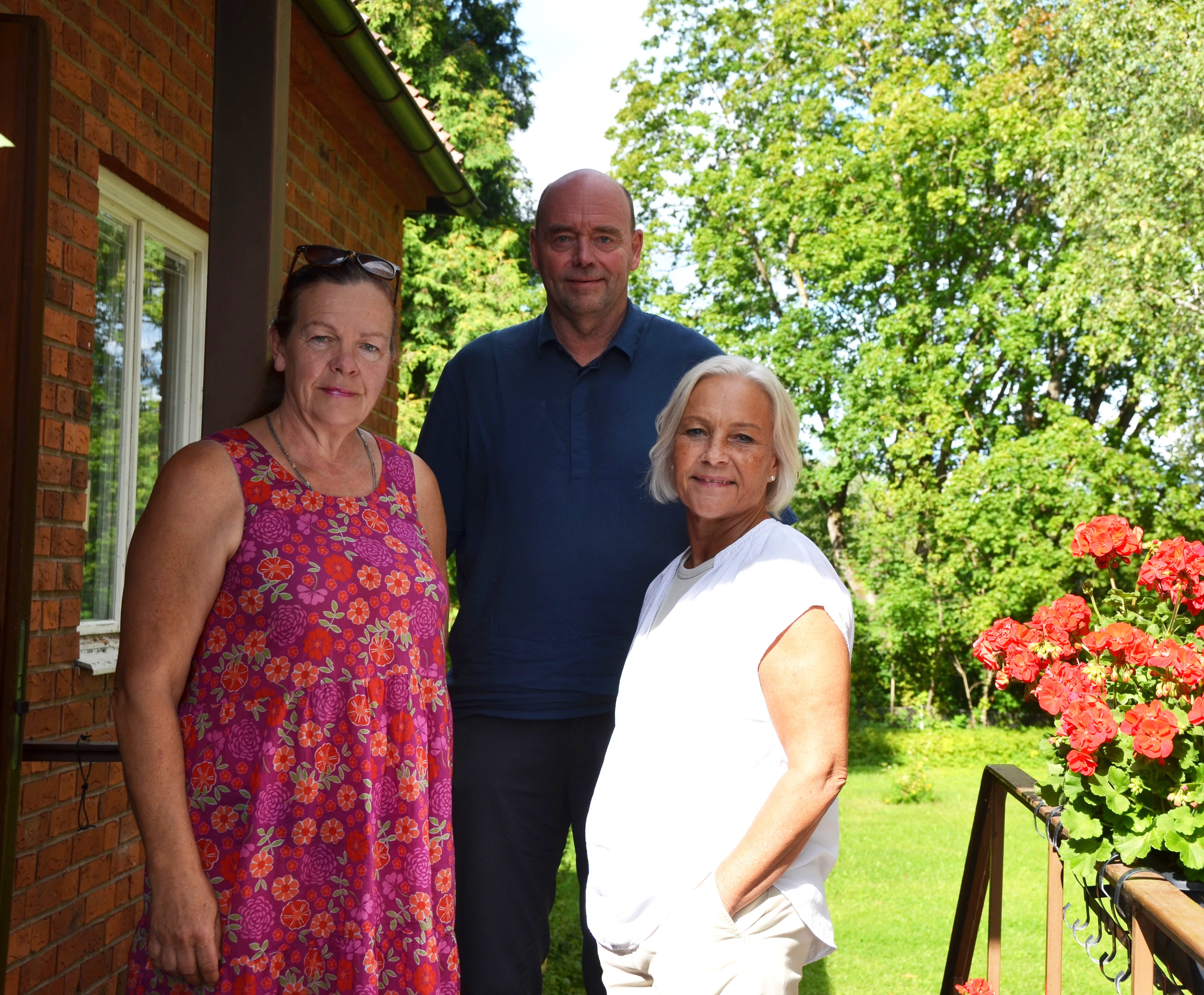 Politiker och anhörigkonsulent.