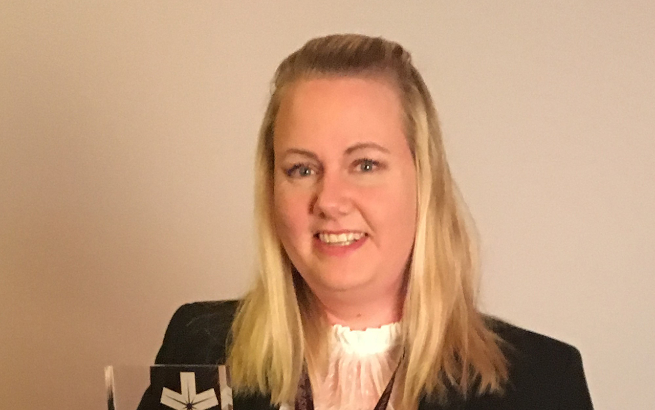 Annica Hanses med sin utmärkelse 2017 