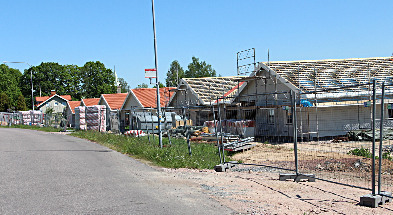 Fem parhus som är under uppbyggnad