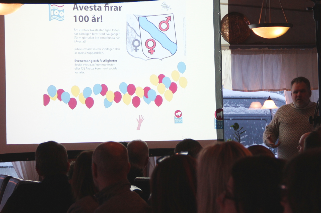 Näringslivschef Anders Åkerström berättade om Avestas 100-årsjubileum.