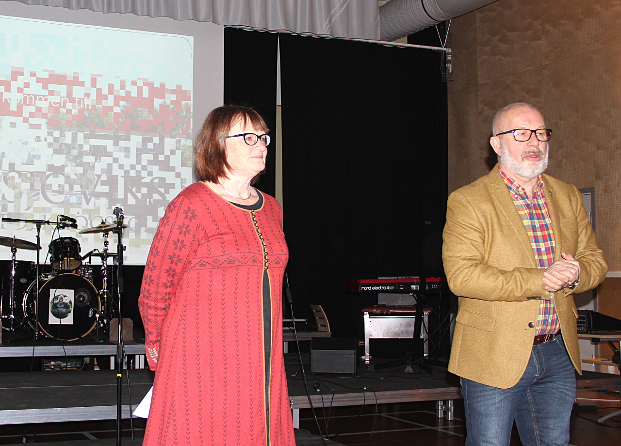 Anita Eriksson-Leandersson och rektor Thomas Lundgen