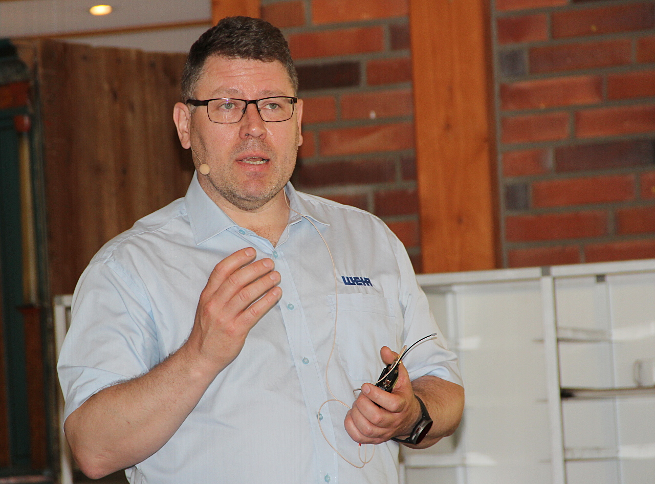 Lars Åström, Sverigechef för mineralföretaget Weir, berättade om verksamhet och sverigekontoret i Avesta.