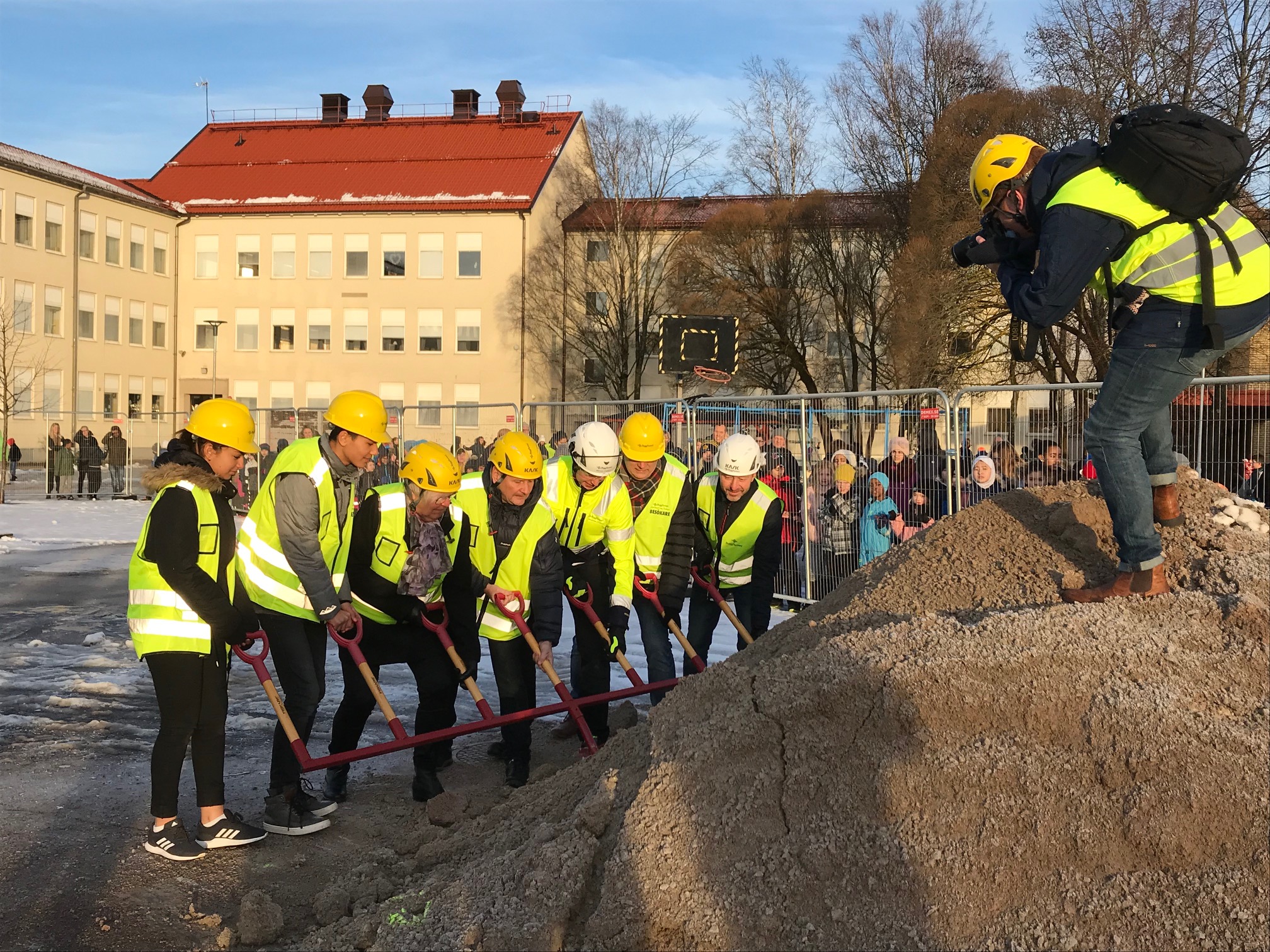 Första spadtaget för Markusskolans nya aktivitetshall