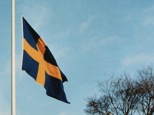 Svenska flaggan på halv stång