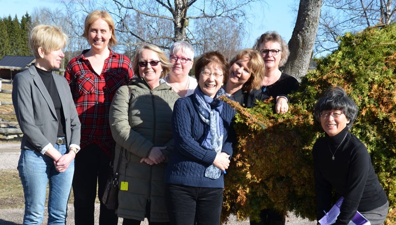 <img title="Carina Johansson, Sussie Berger, Gudrun Strandberg, Osawa Yoshiko, Katrin Lindholm, Anna Nurmilehto och Junko Stier utbytte erfarenheter och kunskap på Avesta Visentpark." src="/Global/nyheter/mars16/oCarina Johansson, Sussie Berger, Gudrun Strandberg, Osawa Yoshiko, Katrin Lindholm, Anna Nurmilehto och Junko Stier utbytte erfarenheter och kunskap på Avesta Visentpark.